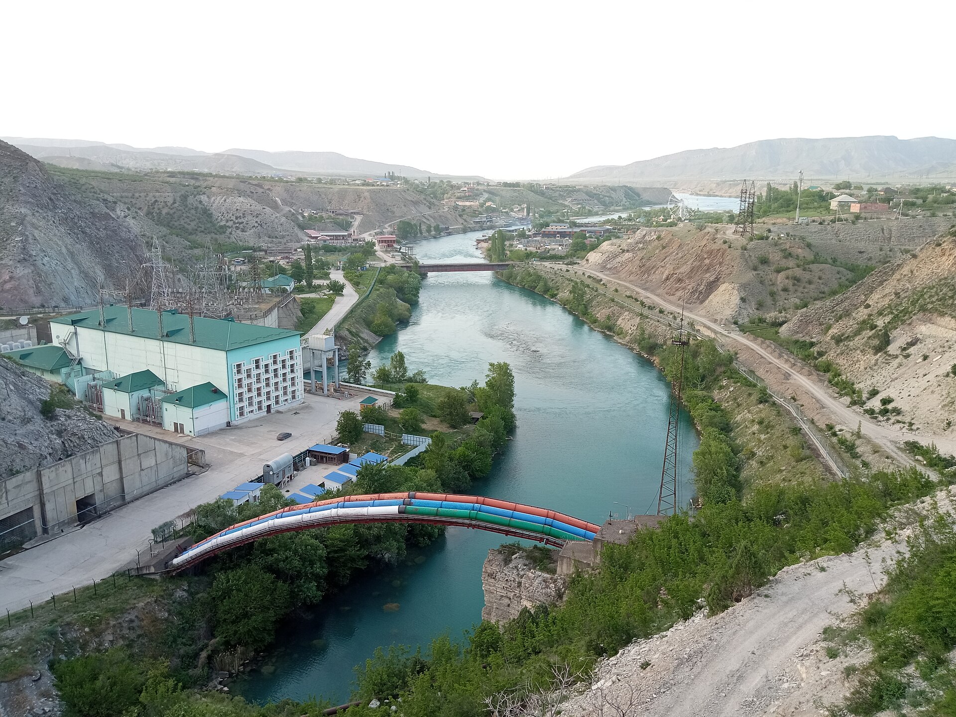 Подвесной мост над Сулаком между скалами