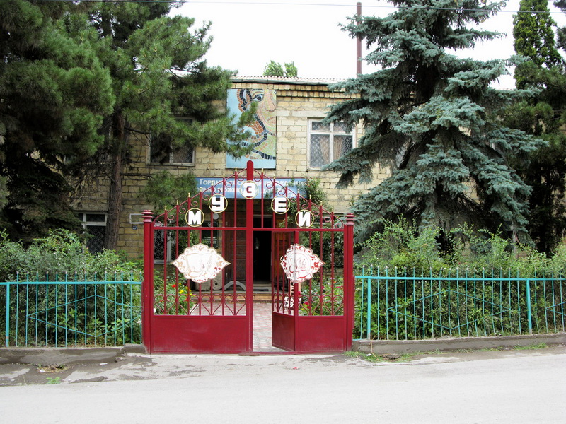 Здание Ахтынского музея, архивный вид 2009 года
