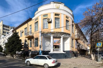Фасад музея изобразительных искусств имени П. С. Гамзатовой в Махачкале